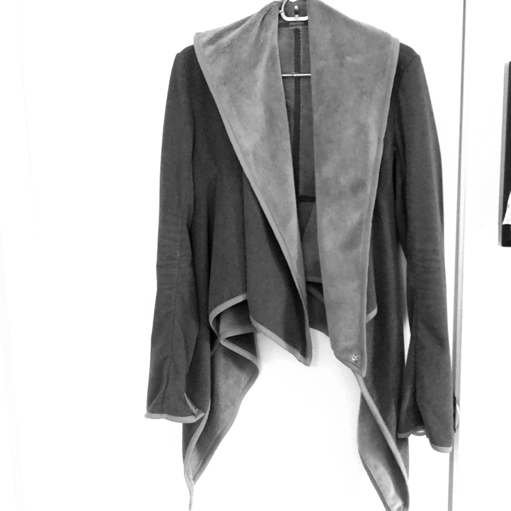 Lulu Lemon RARE Grey Sweater Wrap